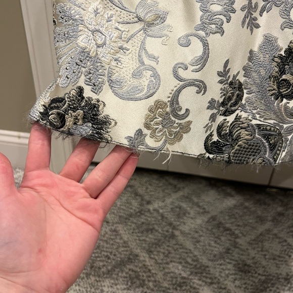 Gown - Picture 2 of 10